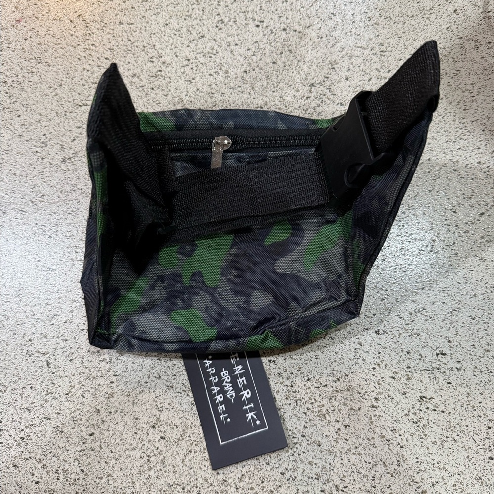 Generik Brand Apparel Camo Waist Bag with 4 Zippered Pockets - Picture 2 of 9